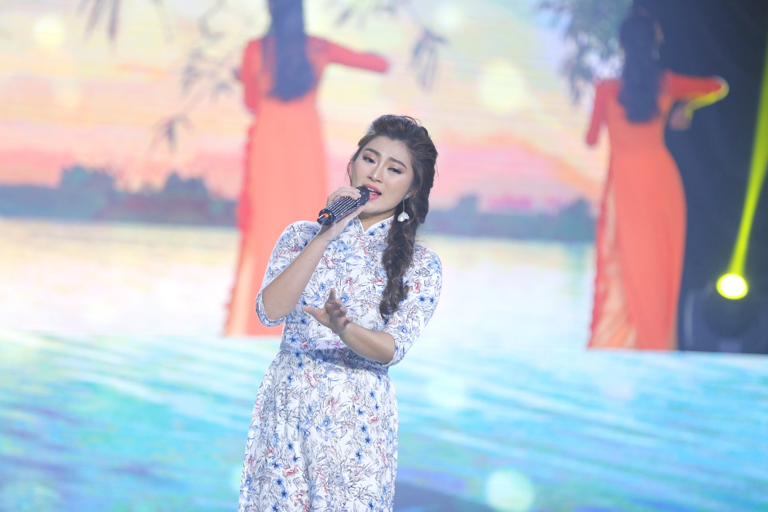 Thanh Truc va Huynh Dong bi che anh 1