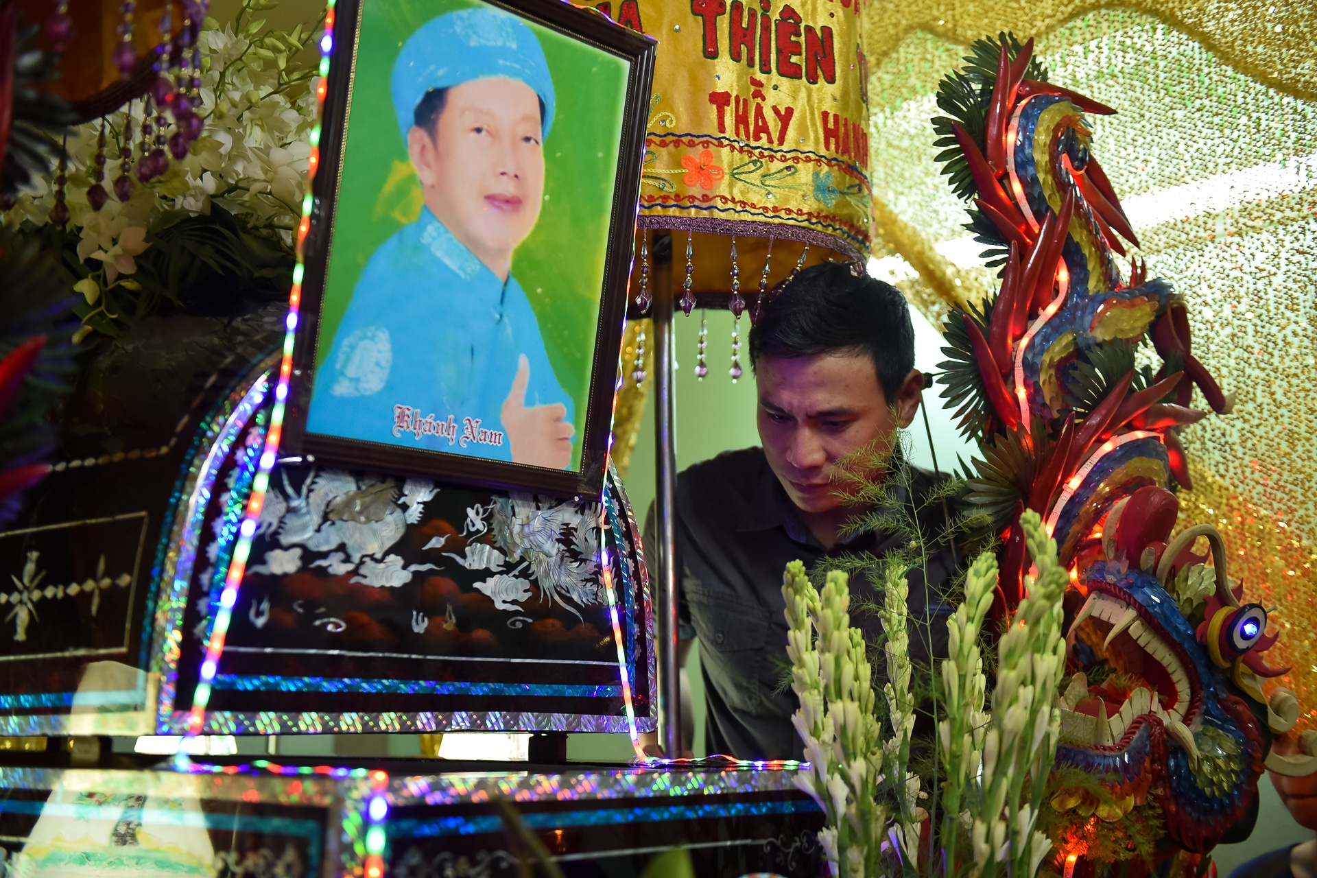 Tran Thanh vieng nghe si Khanh Nam anh 7