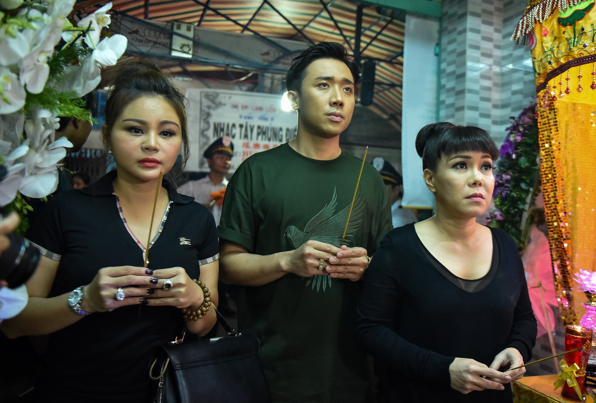 Tran Thanh vieng nghe si Khanh Nam anh 2