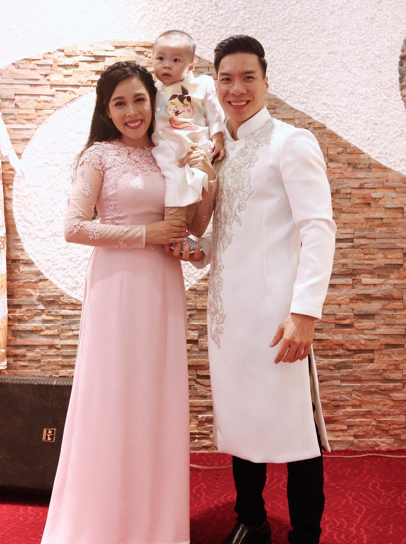 Quoc Co Quoc Nghiep tap xiec cho con trai anh 1