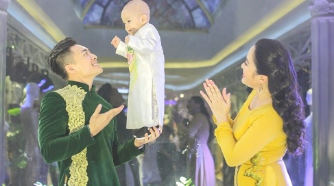 Quoc Co, Quoc Nghiep bieu dien xiec voi con trai 9 thang tuoi hinh anh