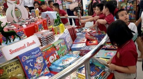 Trien lam hon 1.500 dau sach tieng Duc o TP.HCM hinh anh