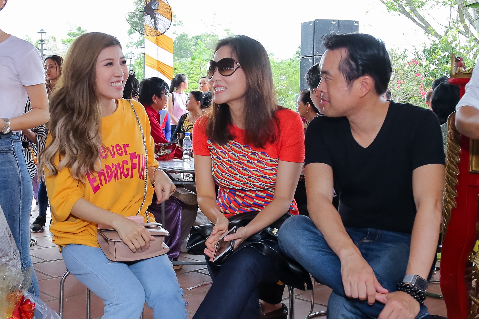 Nghệ sĩ giỗ tổ ở đền thờ Hoài Linh ảnh 13 Nghe si gio to o den tho Hoai Linh anh 13