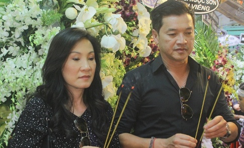 Quang Minh, Hong Dao den vieng nghe si Khanh Nam ngay mua hinh anh