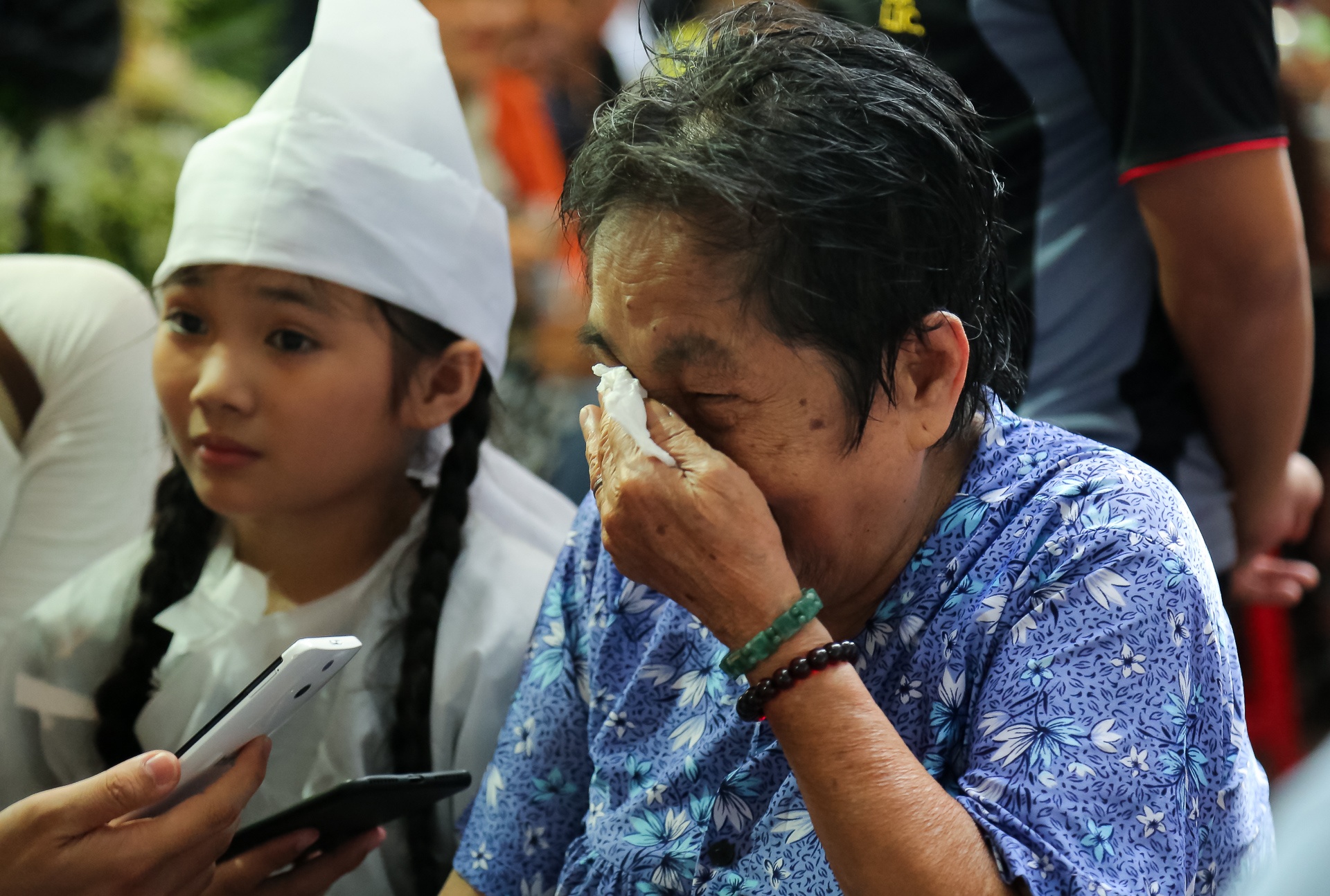 Mẹ Khánh Nam trong đám tang con trai ảnh 2 Me Khanh Nam trong dam tang con trai anh 2