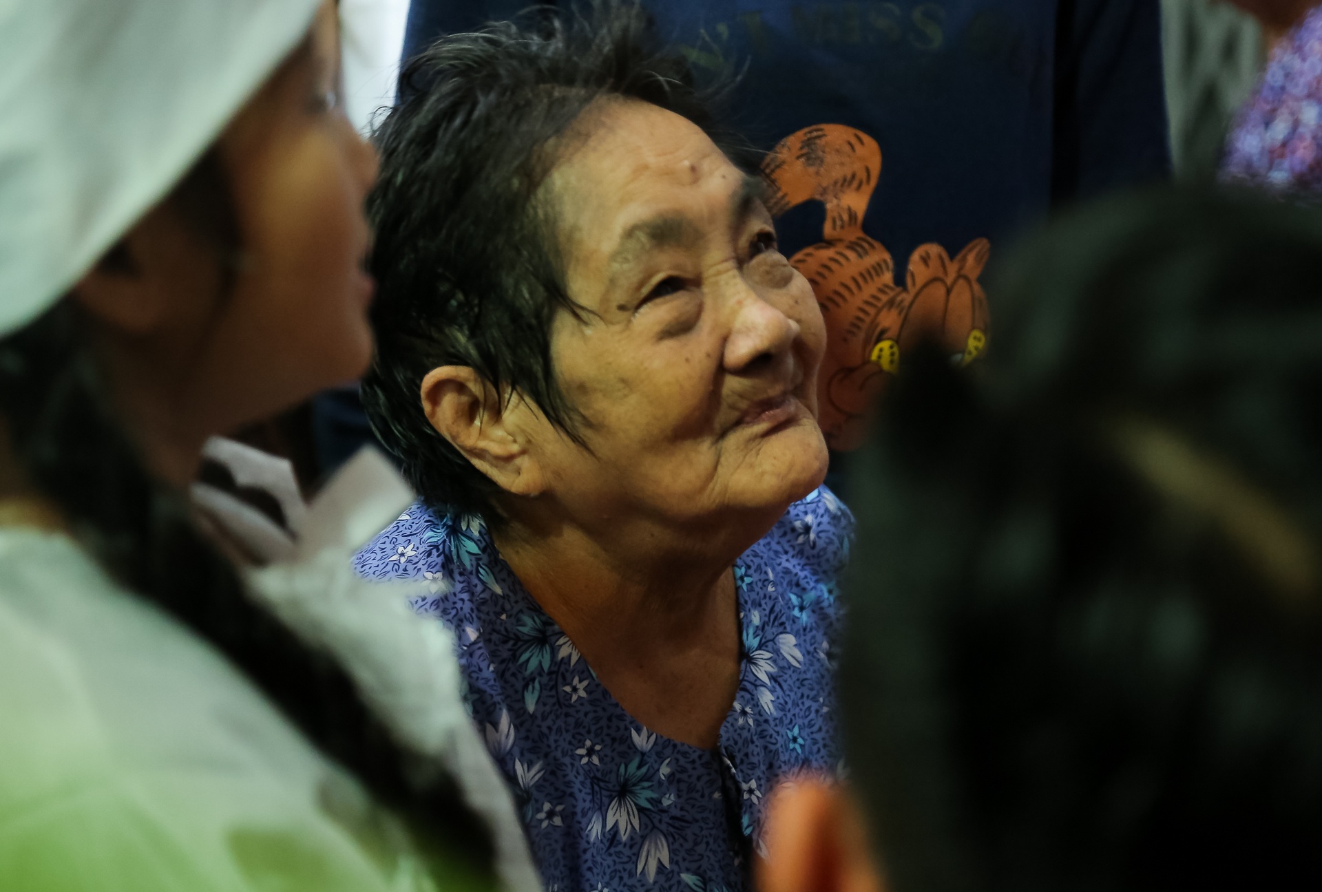 Mẹ Khánh Nam trong đám tang con trai ảnh 3 Me Khanh Nam trong dam tang con trai anh 3