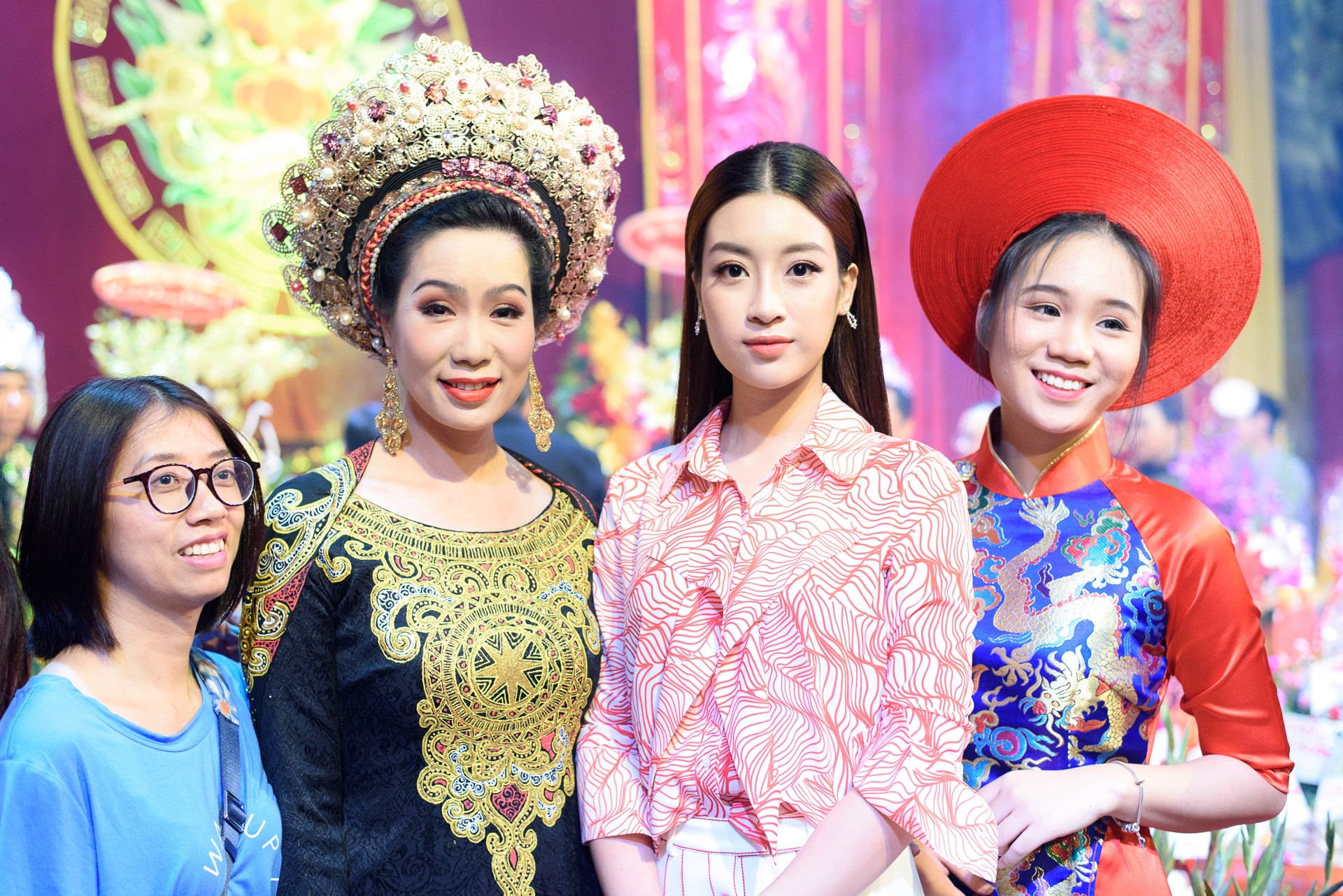 Hoa hau Do My Linh di gio To nghe anh 6