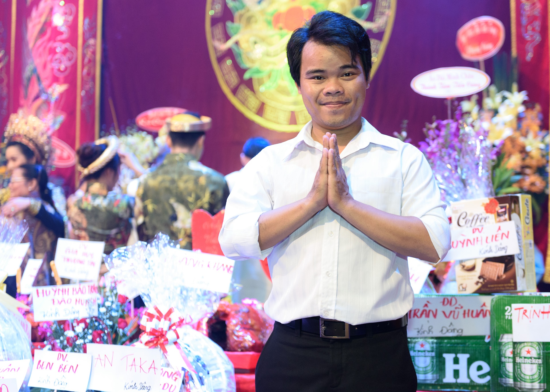 Hoa hau Do My Linh di gio To nghe anh 9