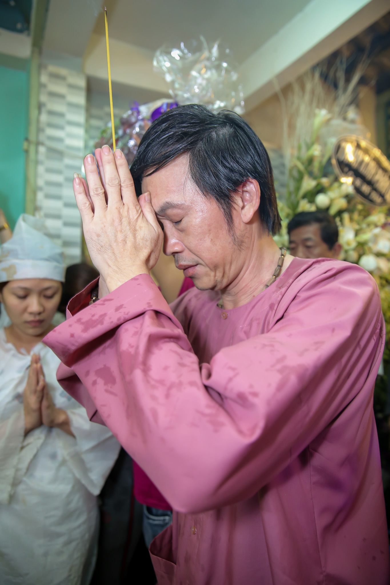 Hoai Linh vieng Khanh Nam anh 3