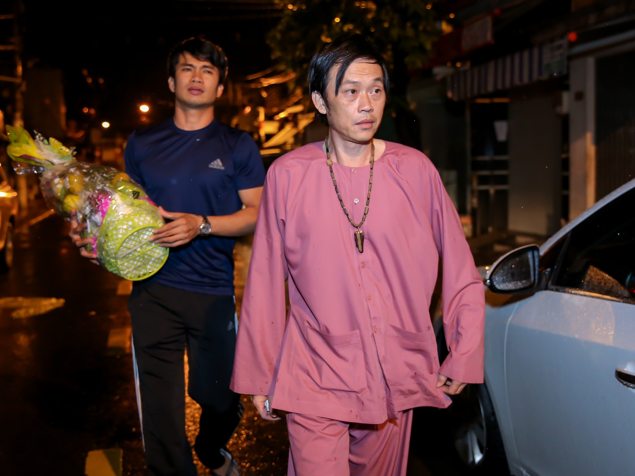 Hoai Linh vieng Khanh Nam anh 1