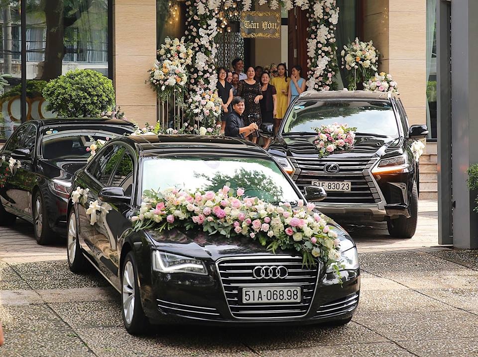 Dan xe sang len duong toi nha Hoa hau Dang Thu Thao hinh anh