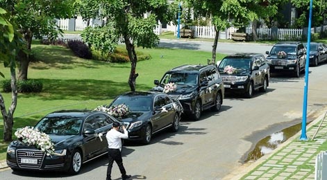 Dan xe sang trong le ruoc dau Hoa hau Dang Thu Thao hinh anh