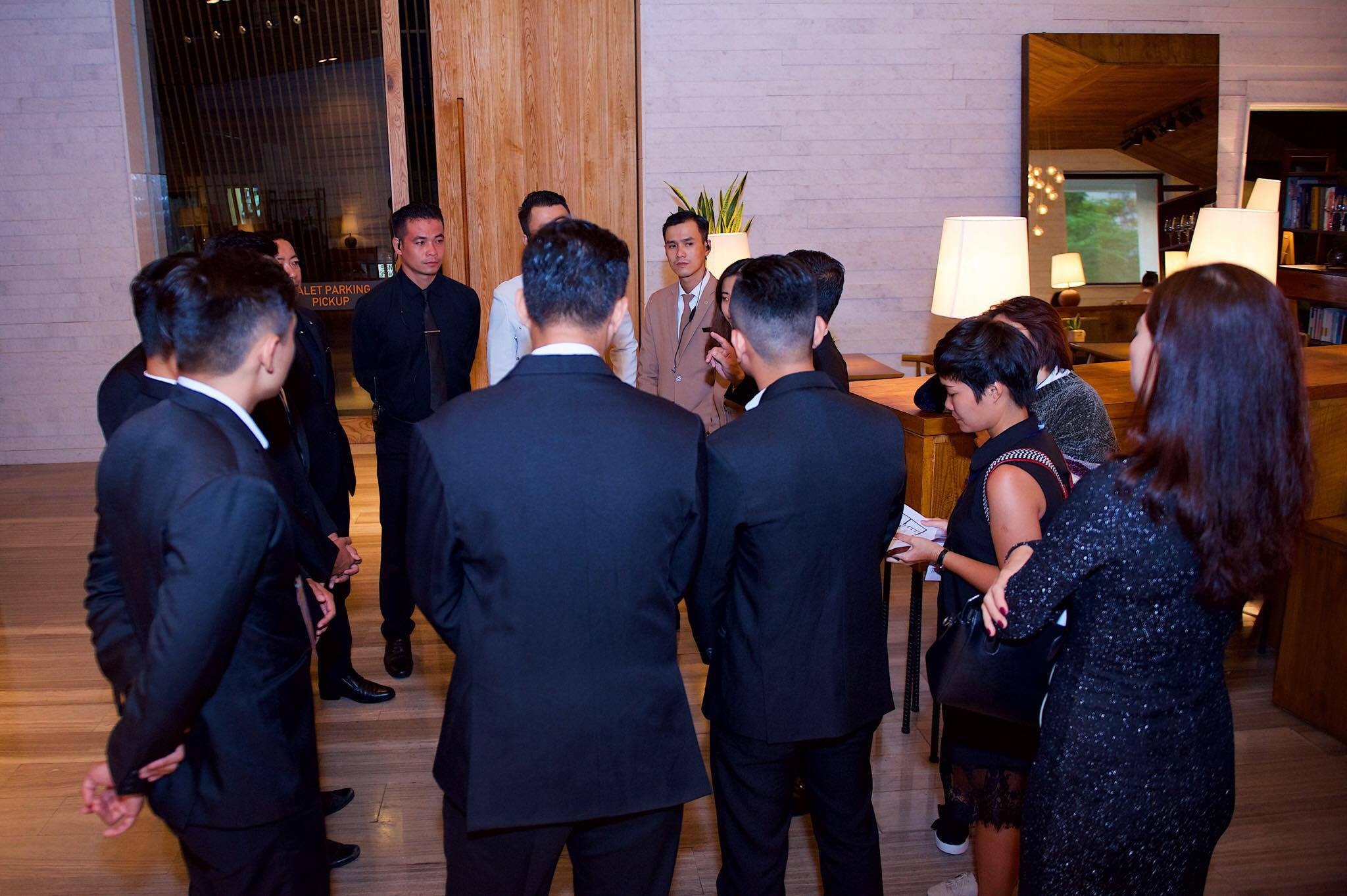 Le cuoi cua Hoa hau Dang Thu Thao va chong dai gia that chat an ninh hinh anh