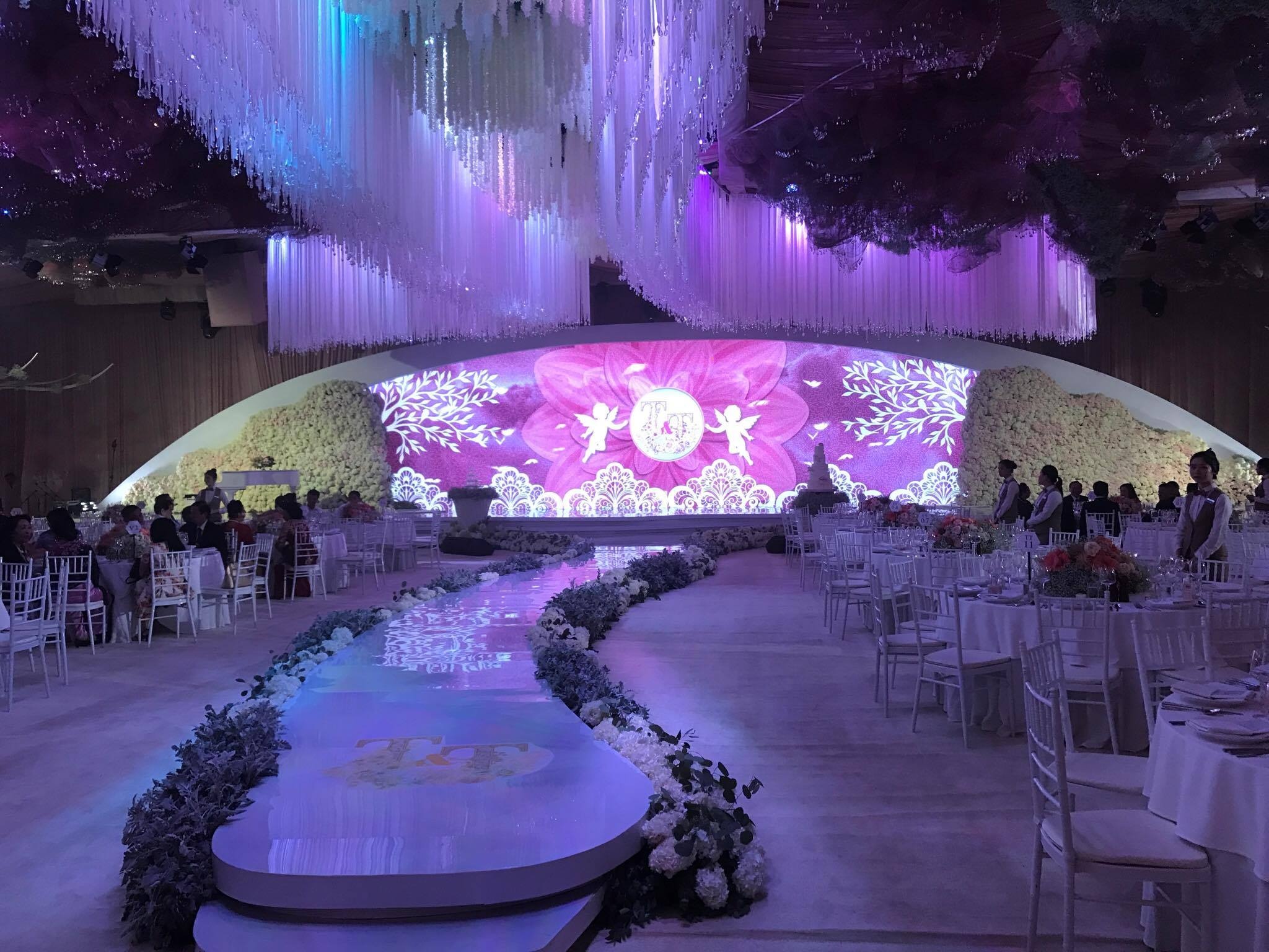 Dam cuoi hoa hau Dang Thu Thao anh 20