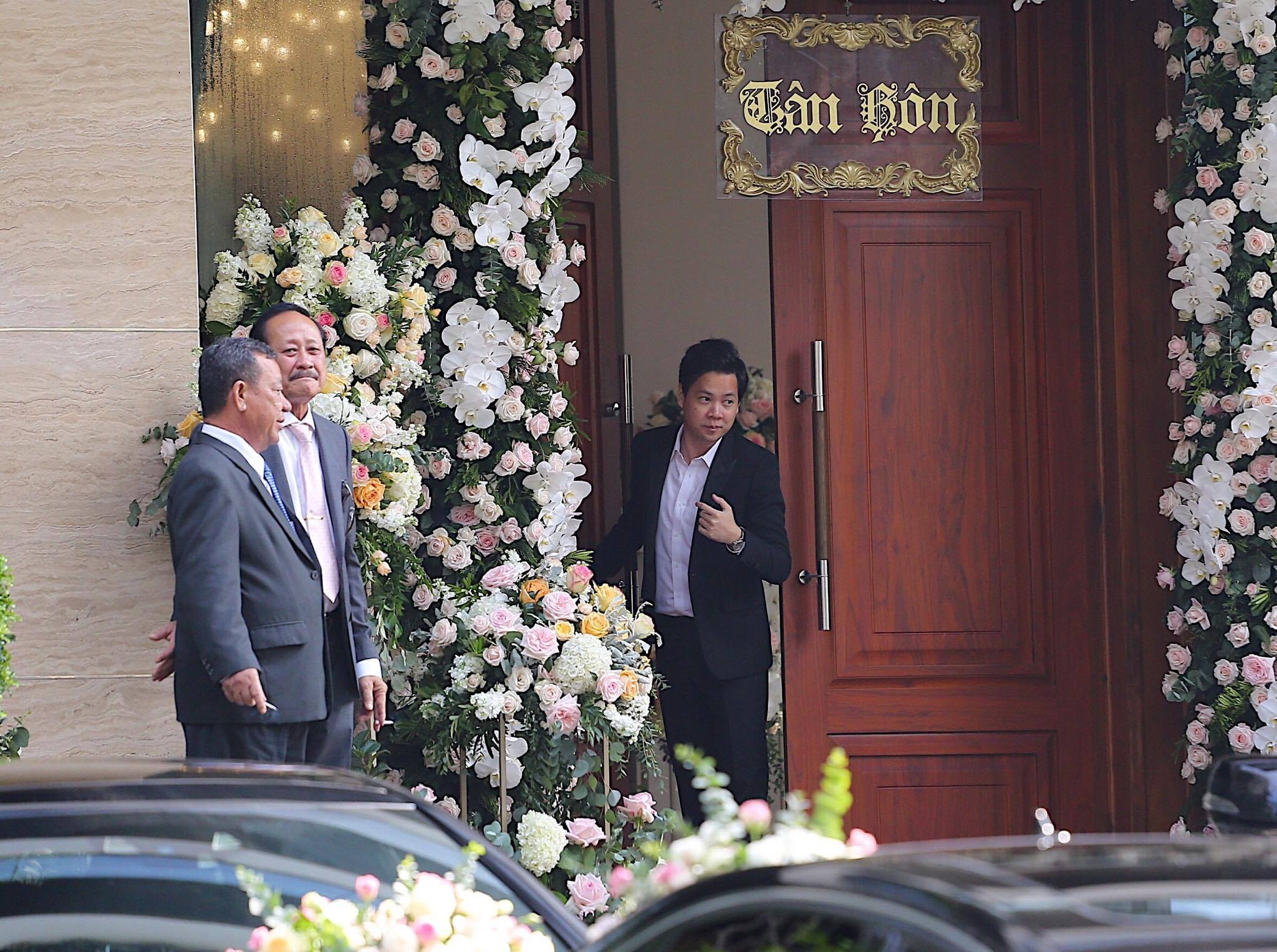 Dam cuoi hoa hau Dang Thu Thao anh 9