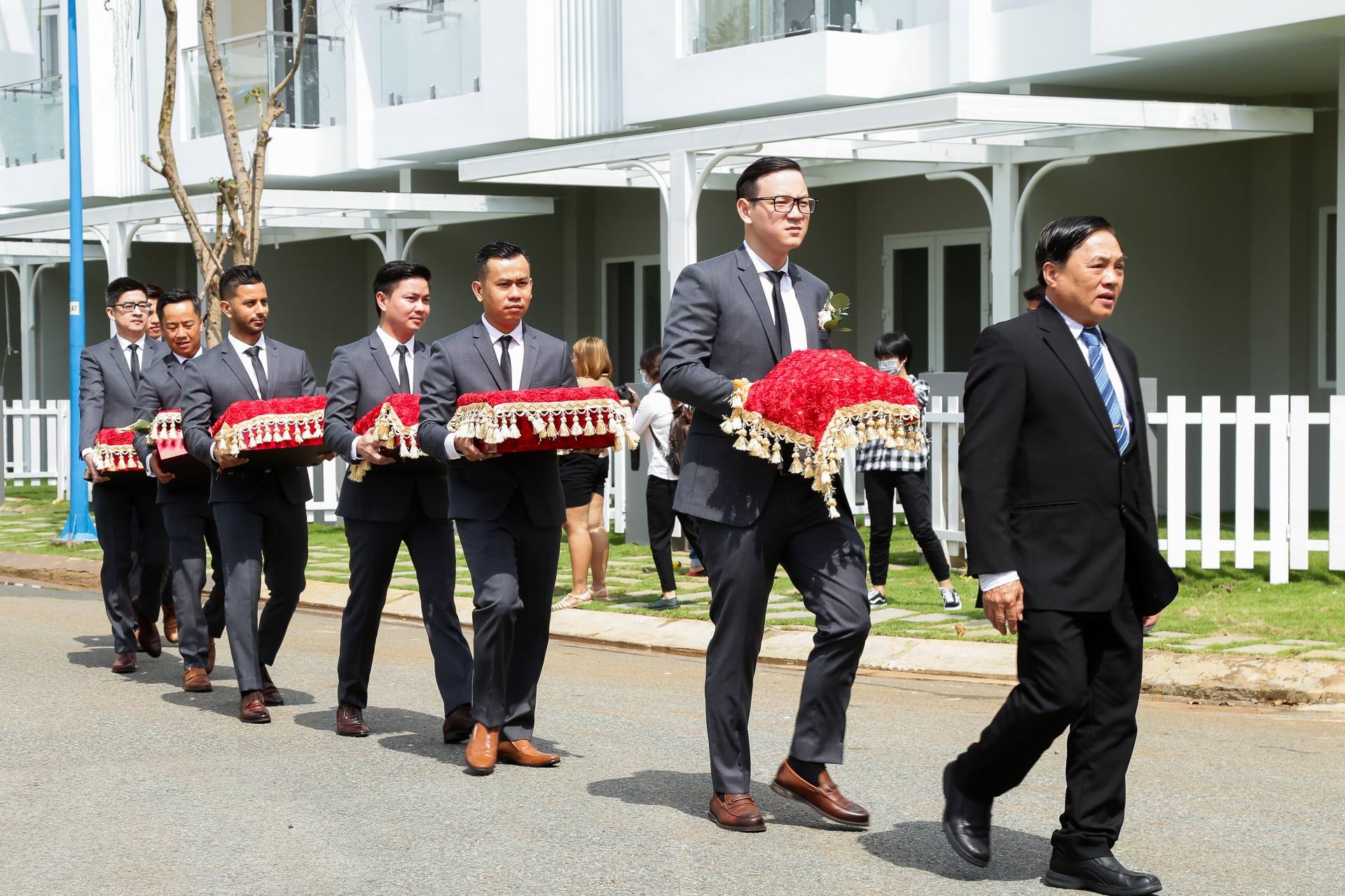 Dam cuoi hoa hau Dang Thu Thao anh 4