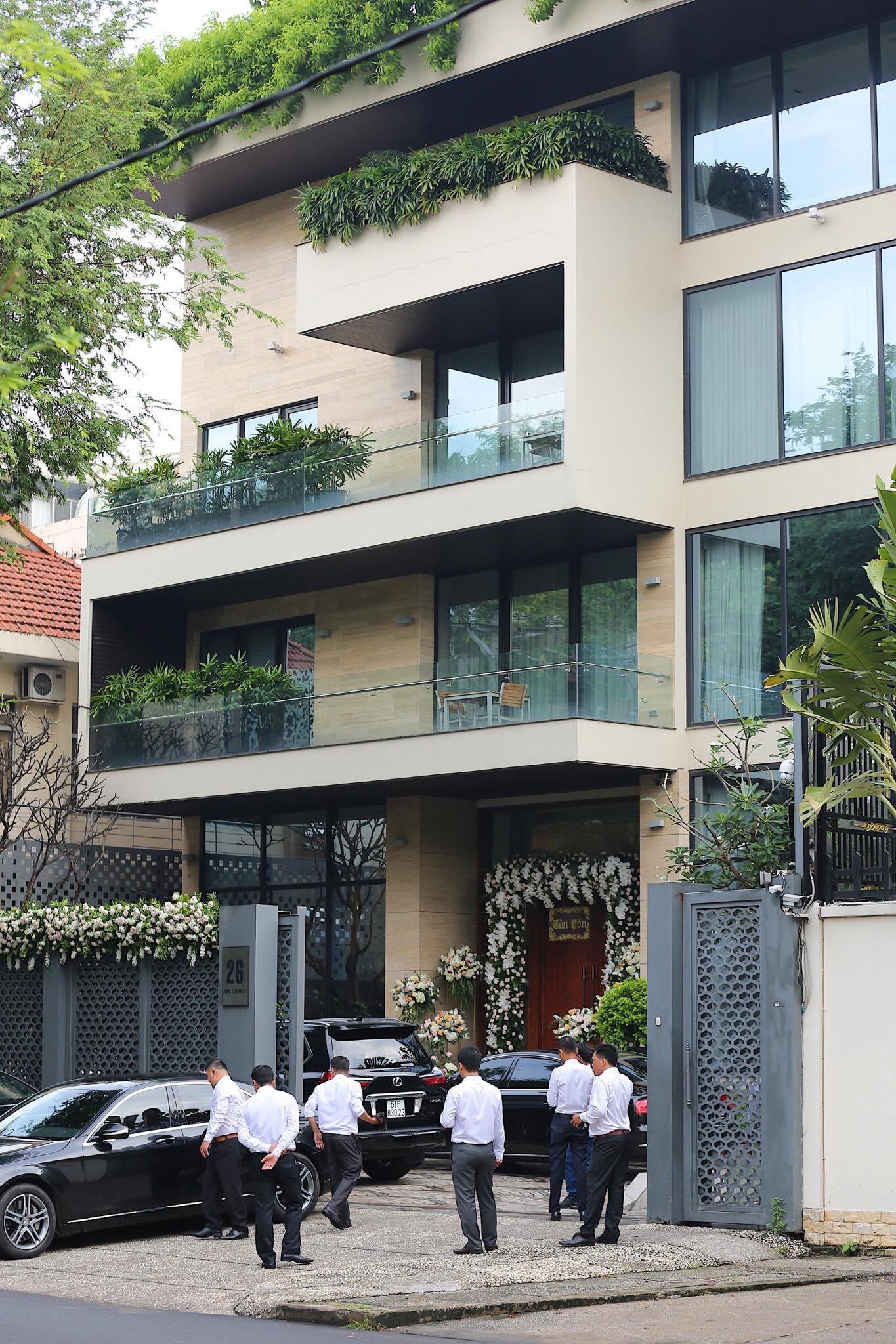 Dam cuoi hoa hau Dang Thu Thao anh 3