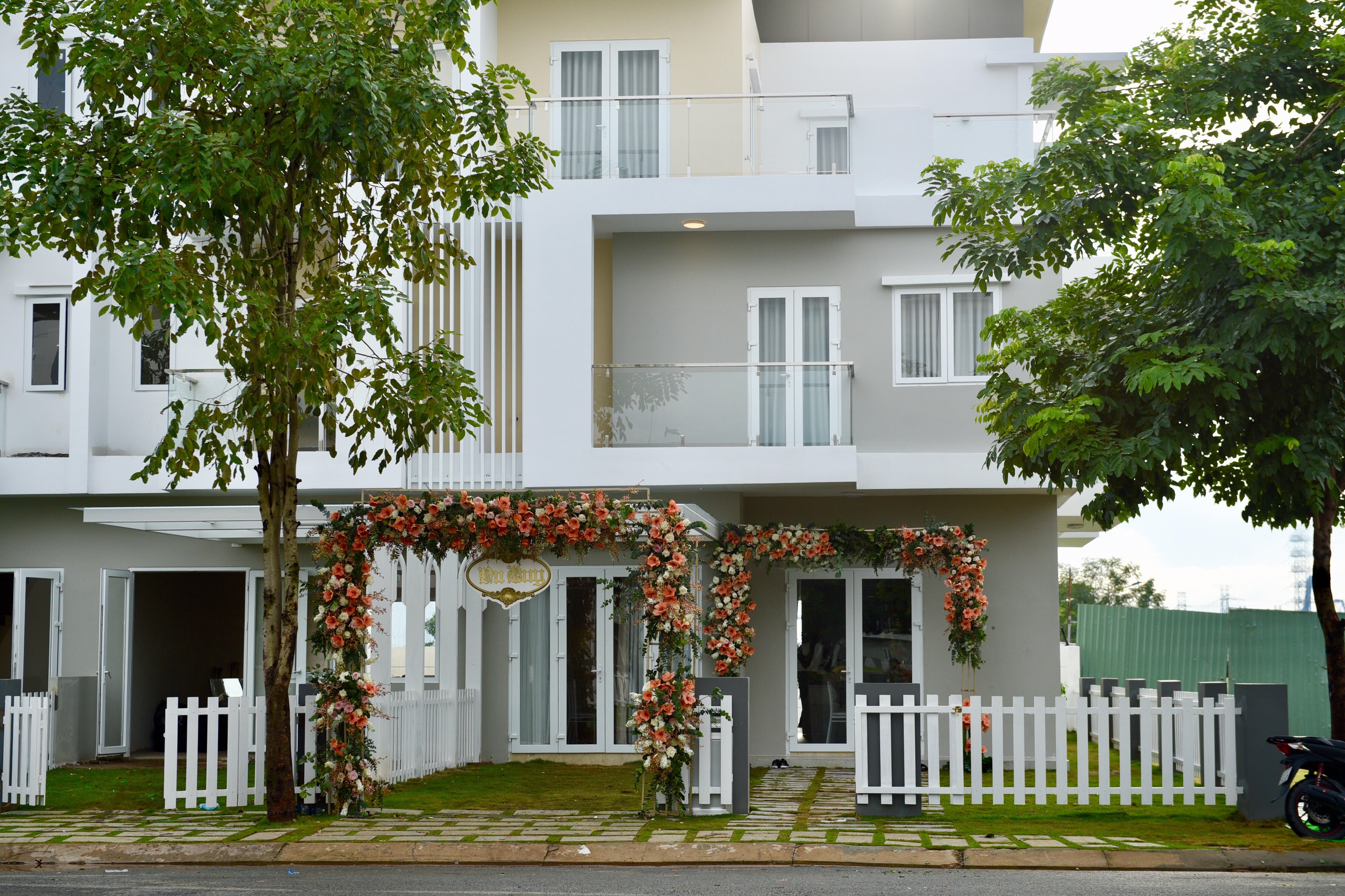 Dam cuoi hoa hau Dang Thu Thao anh 1