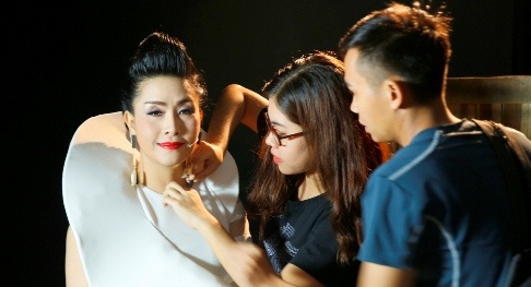 Kieu Oanh nho nghe si xiec day cach thay do nhanh tren san khau hinh anh