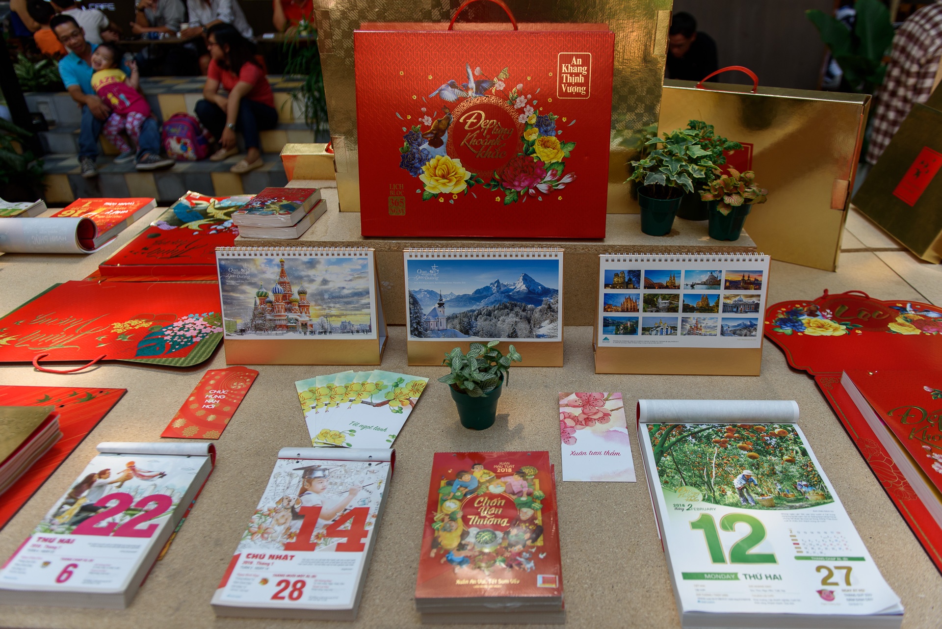 Trien lam lich tai duong sach anh 5