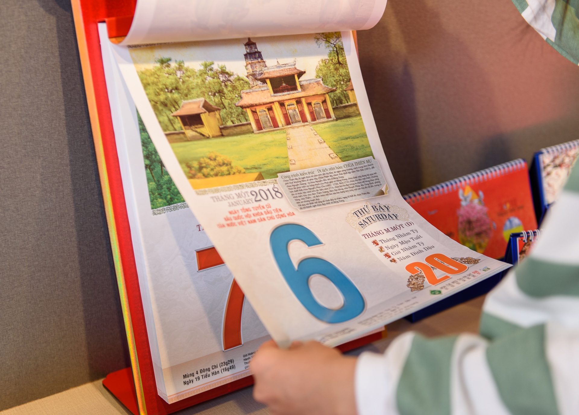 Trien lam lich tai duong sach anh 3