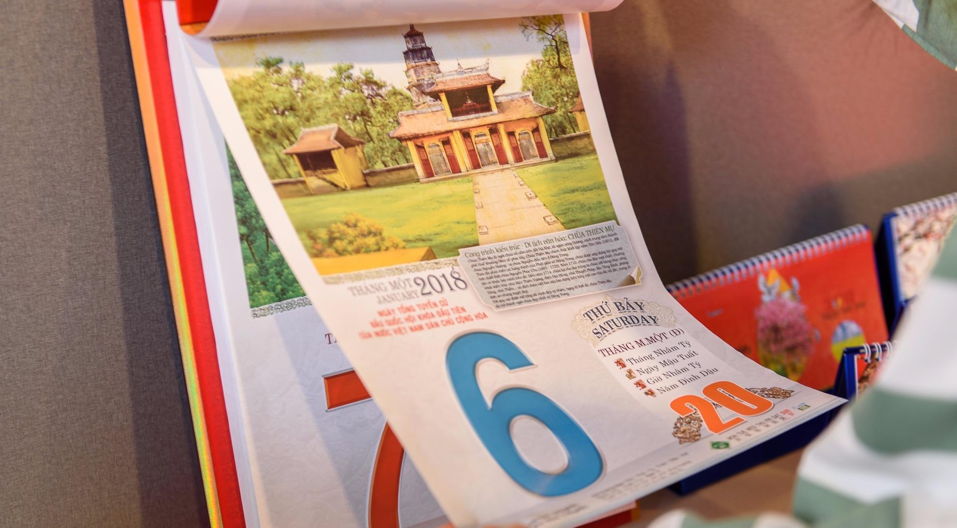 Sac mau sang tao trong trien lam lich xuan 2018 tai duong sach TP.HCM hinh anh