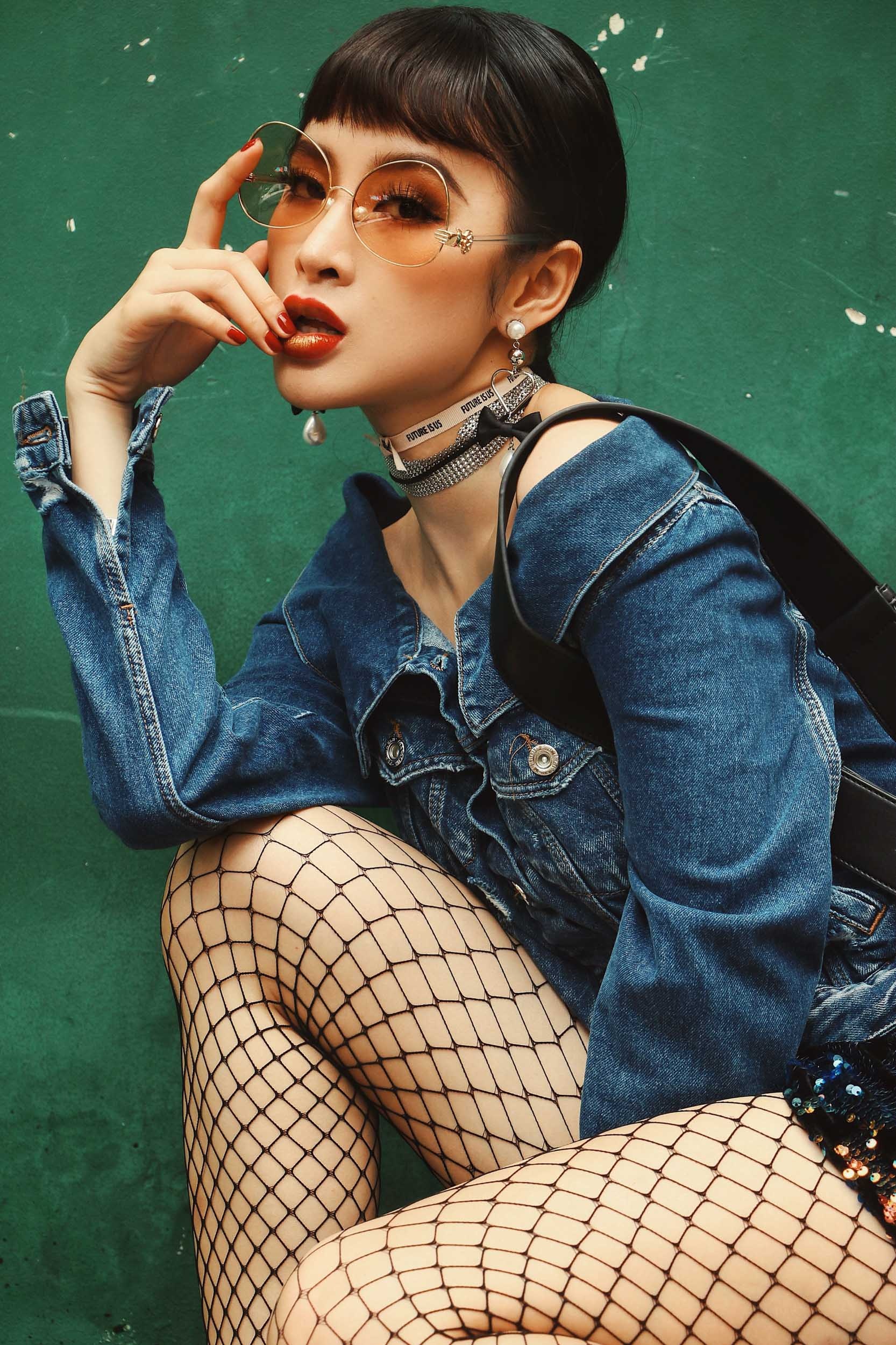 Angela Phuong Trinh xuong pho anh 3