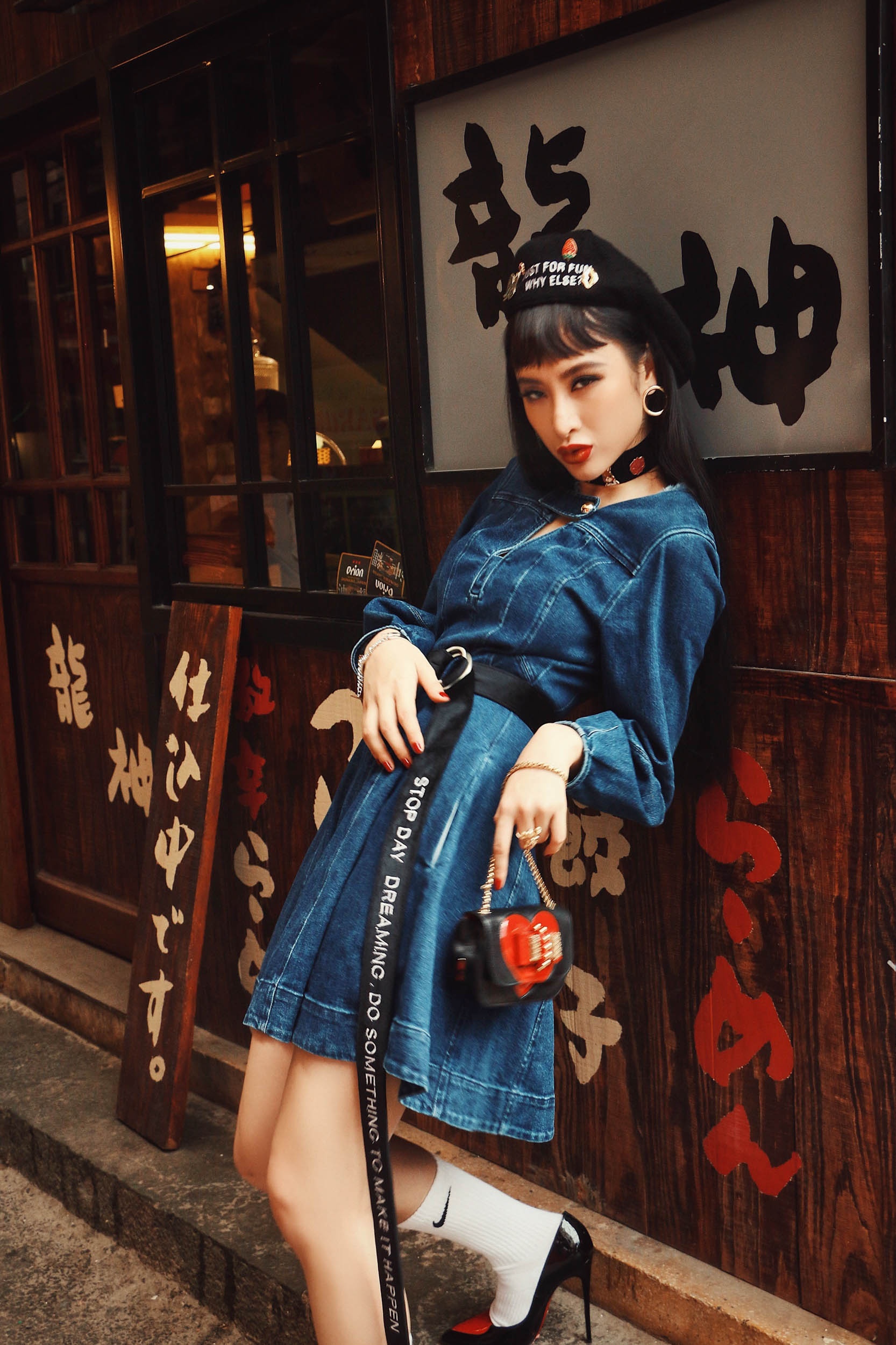 Angela Phuong Trinh xuong pho anh 4