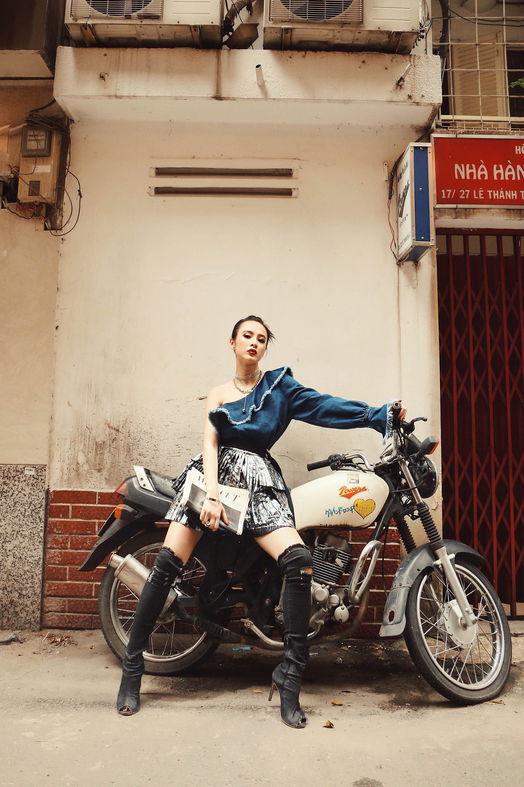 Angela Phuong Trinh xuong pho anh 5