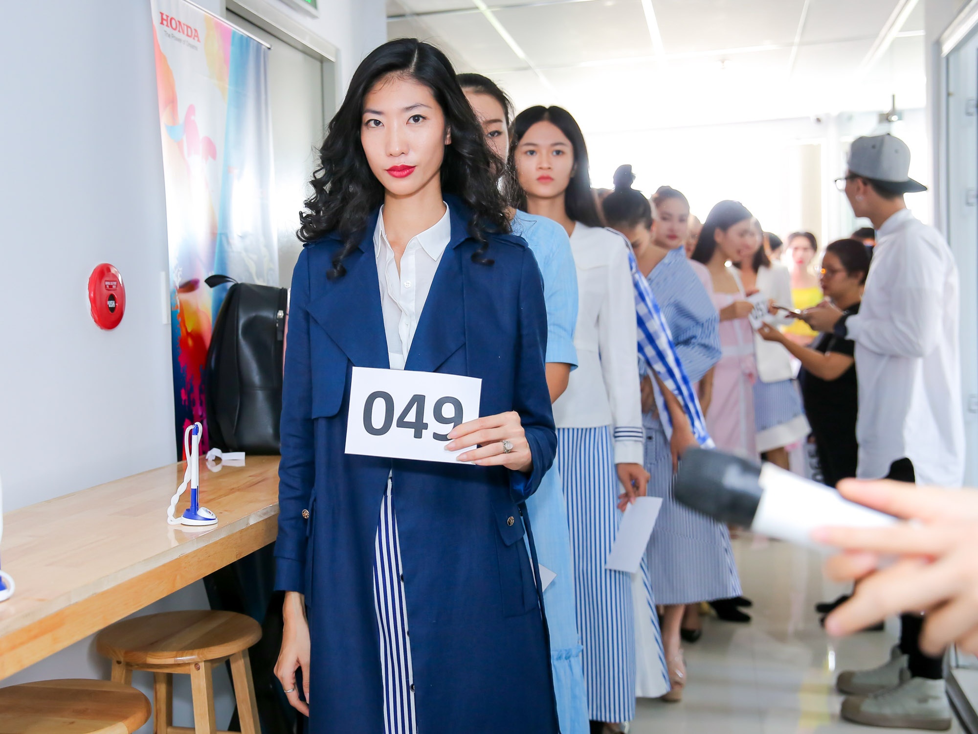 Hoang Thuy va Lan Khue di casting anh 7