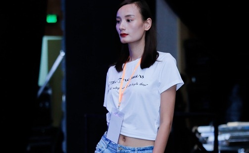 Le Thuy tap luyen cho show thoi trang trong ngay sinh nhat hinh anh