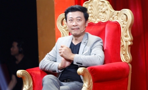 Danh hai Van Son ru dien vien xiec chuyen sang dong hai hinh anh