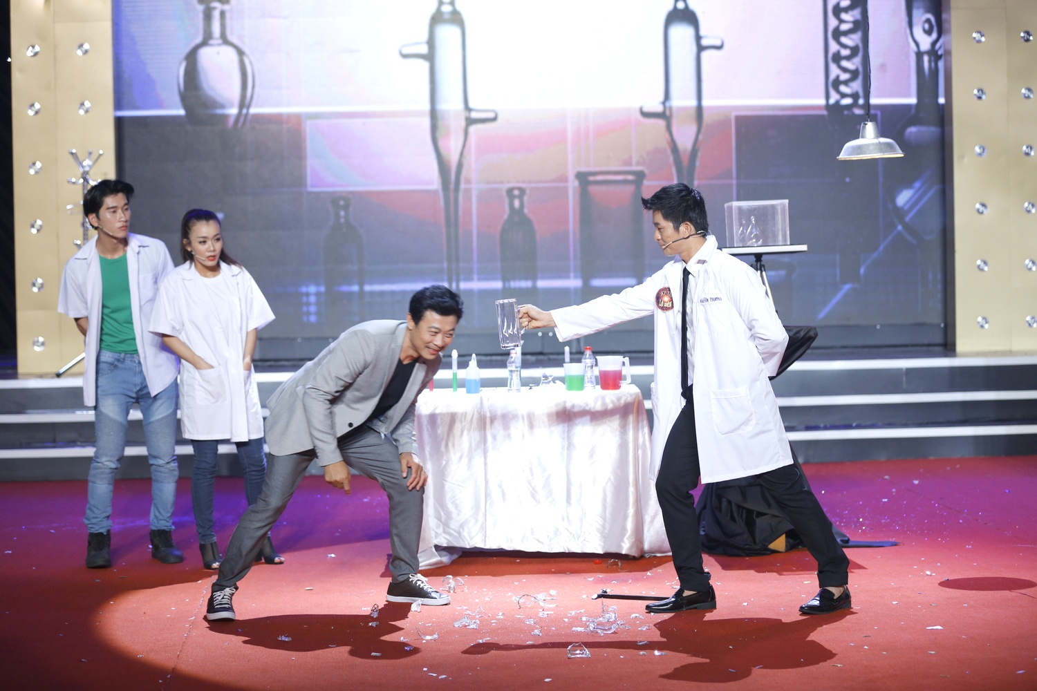 Van Son ru thi sinh xiec di dien hai anh 1