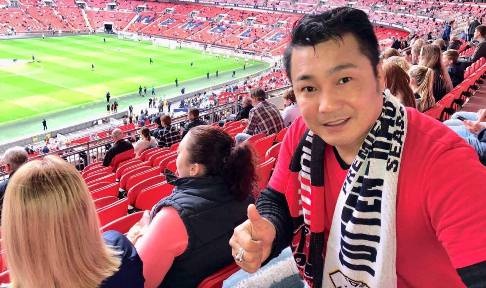 Dien vien Ly Hung ke trai nghiem xem bong da ngoai hang Anh hinh anh