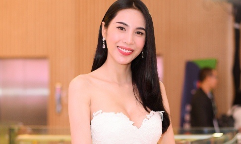 Thuy Tien, Thanh Hang xem show thoi trang mung ngay 20/10 hinh anh