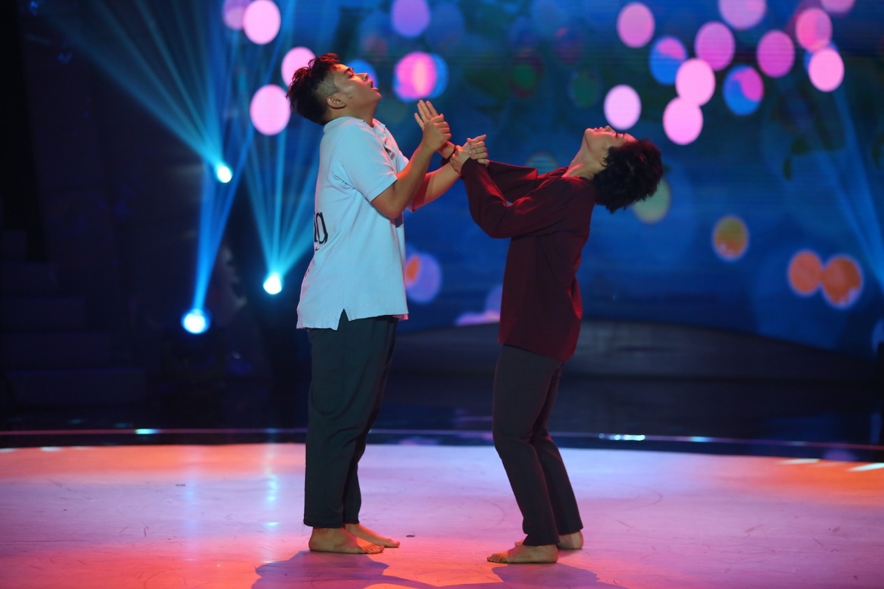 Viet Huong xuc dong vi thi sinh ngan can anh 2