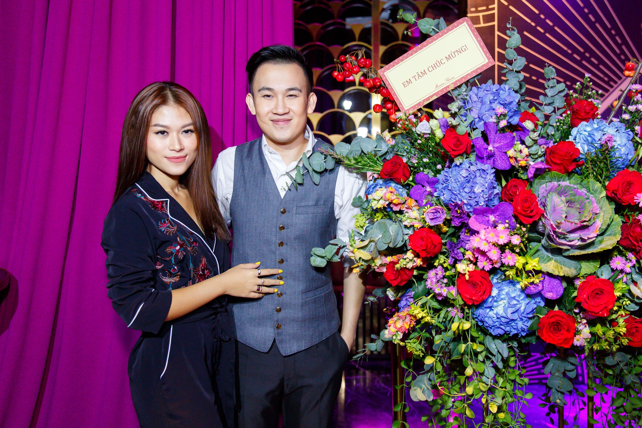 Duong Trieu Vu hon Dam Vinh Hung o su kien anh 8