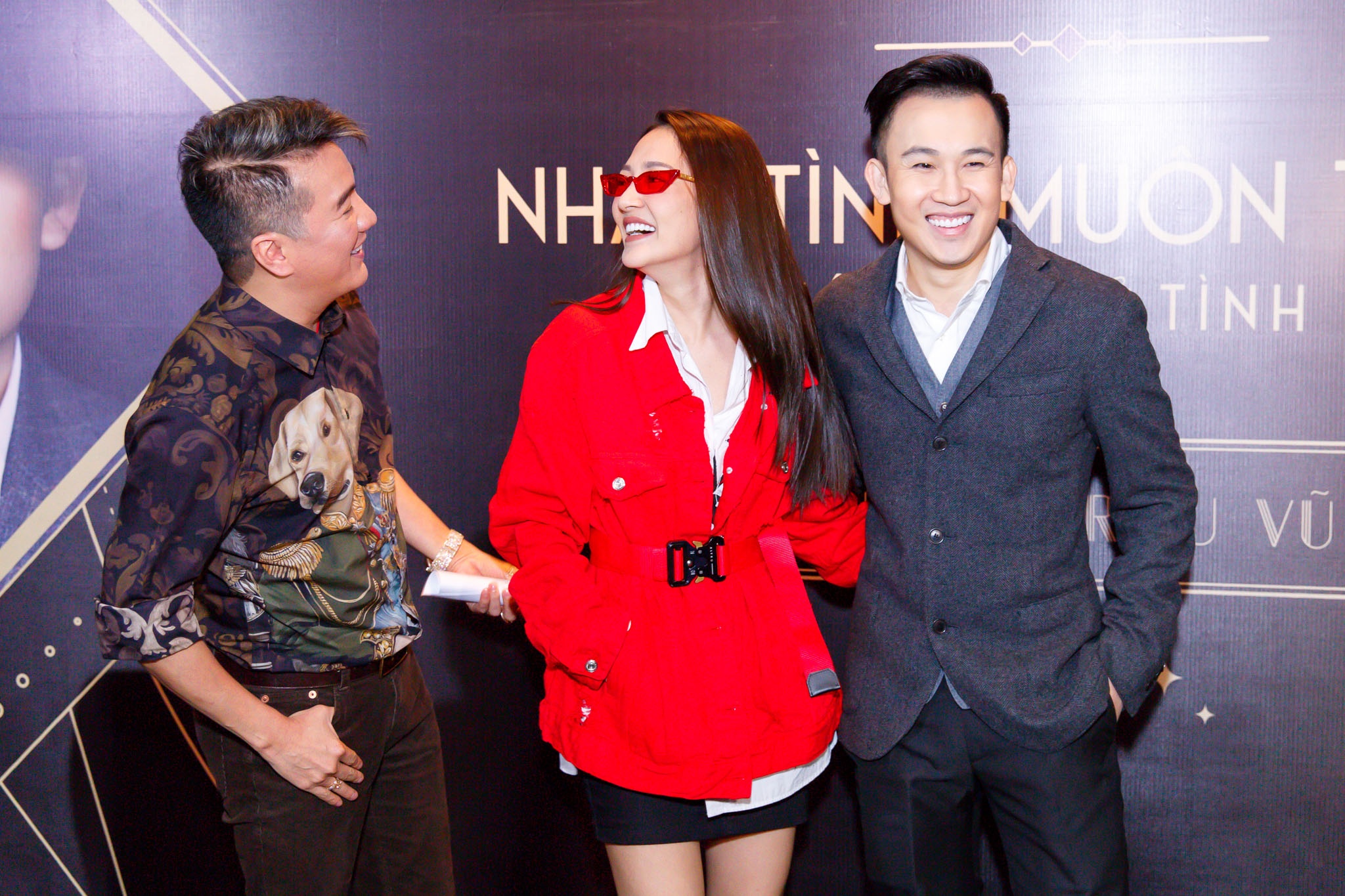 Duong Trieu Vu hon Dam Vinh Hung o su kien anh 6