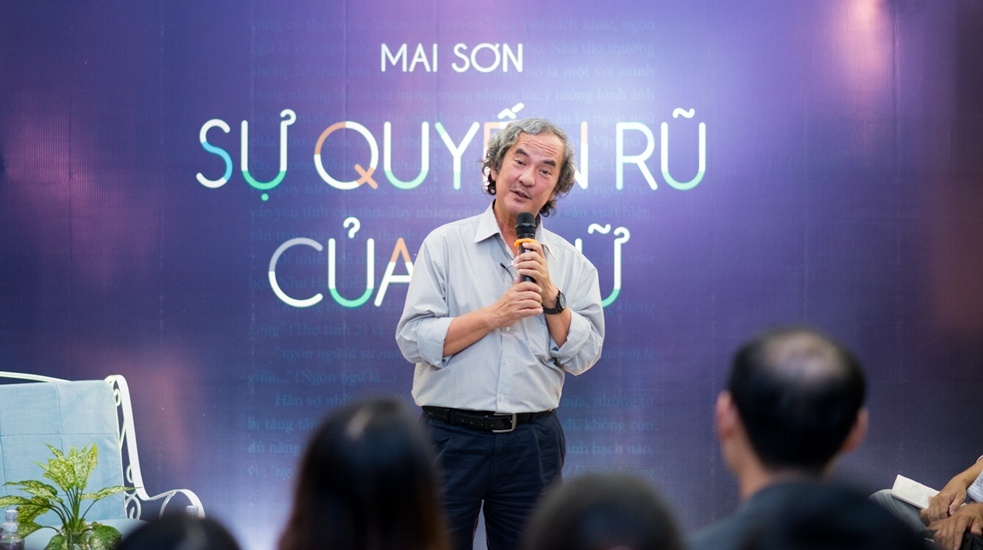 Mai Sơn ra mắt sách Sự quyến rũ của chữ ảnh 1 Mai Son ra mat sach Su quyen ru cua chu anh 1