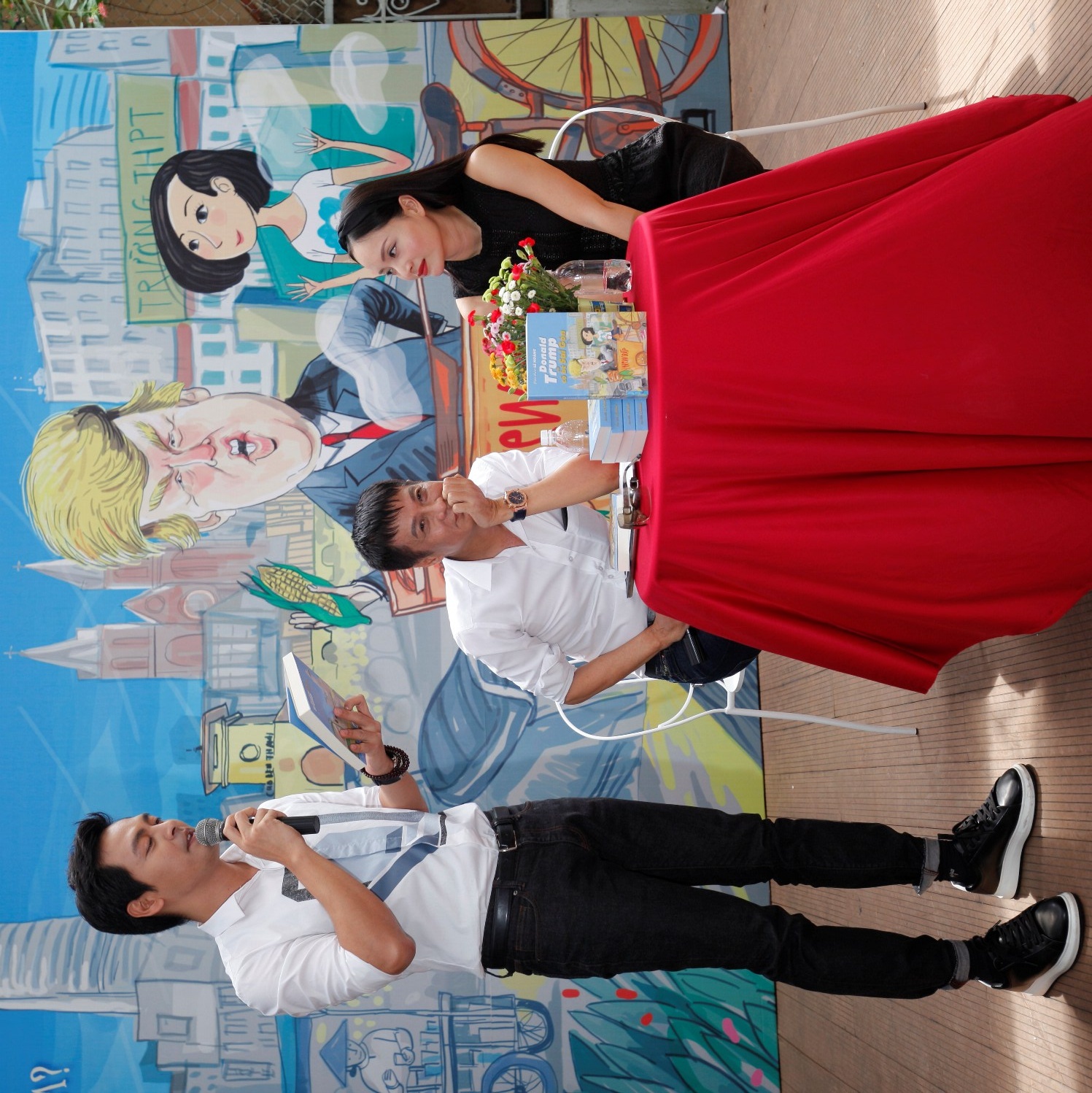 Lan Phuong che Le Hoang viet sach phi ly anh 2