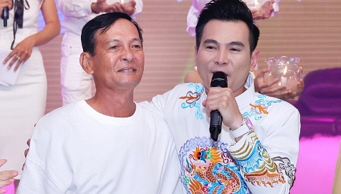 Ca si Lam Hung ke chuyen viet bai hat trong ngay me qua doi hinh anh