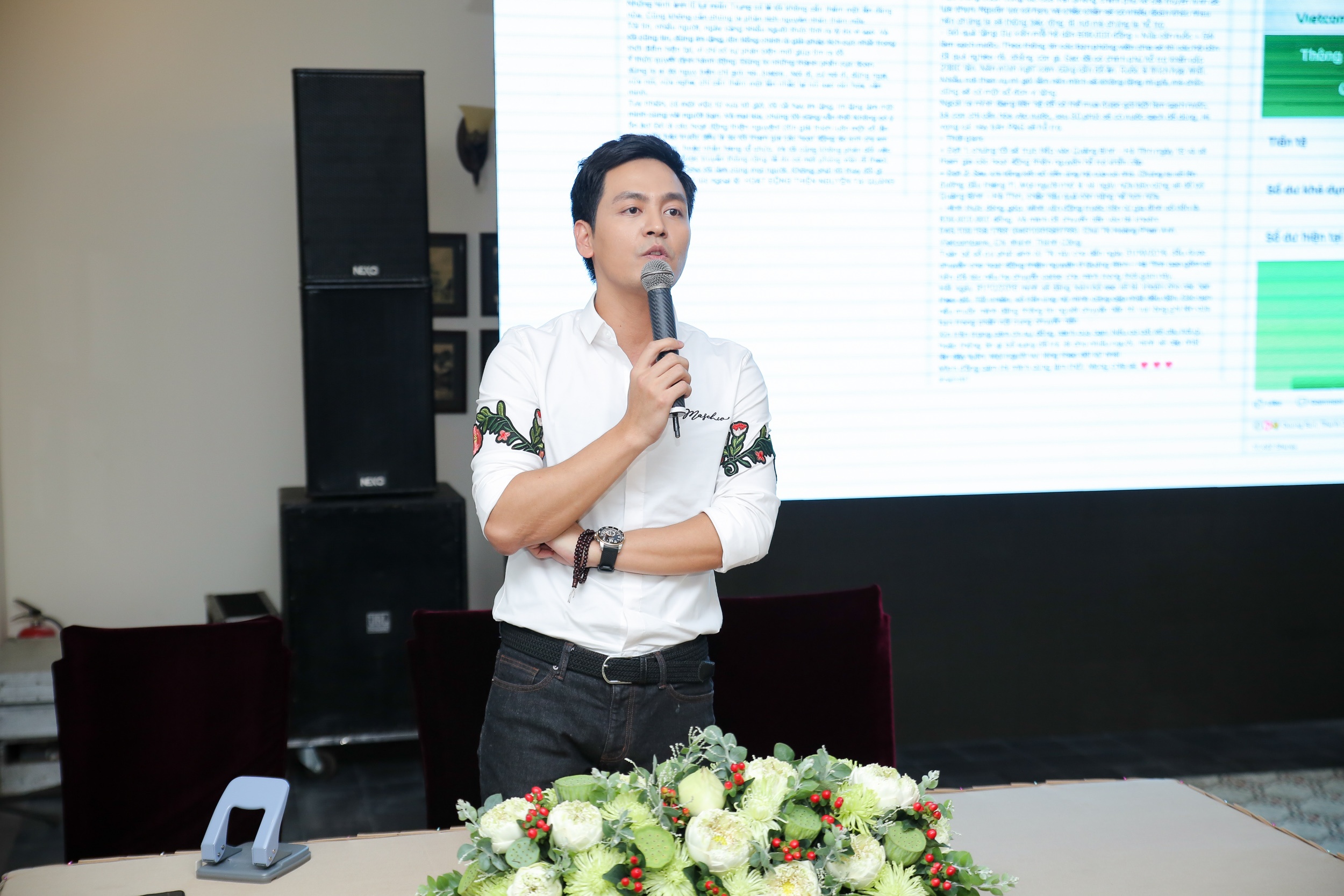 MC Phan Anh bi cam song anh 2