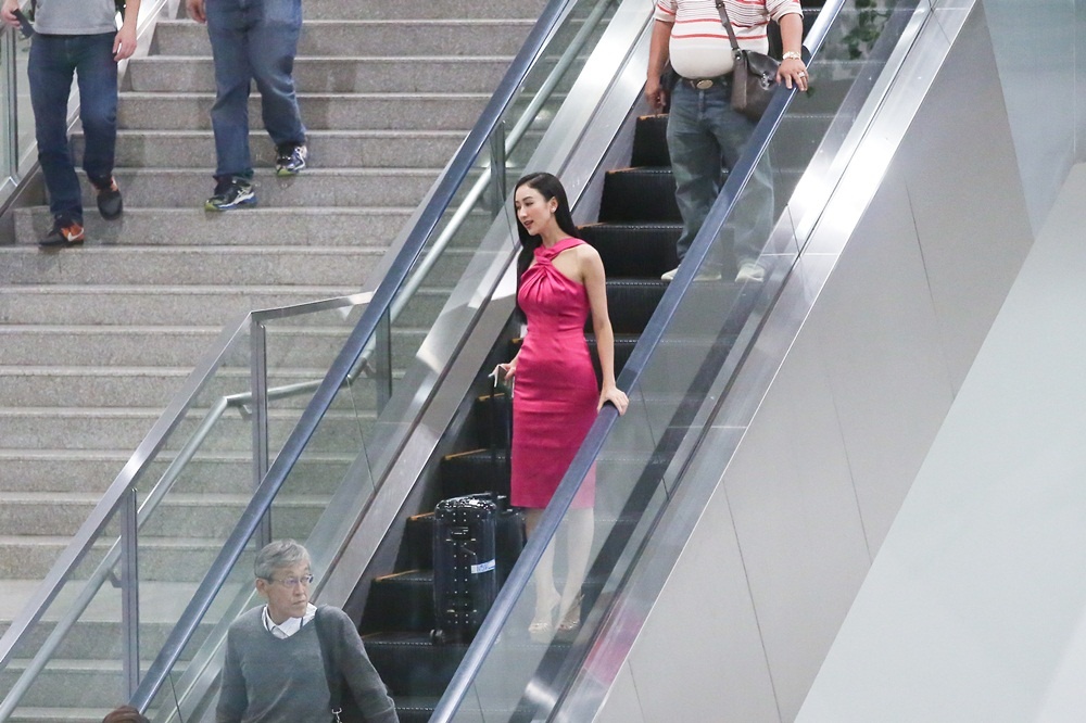 Hà Thu về nước sau khi thi Hoa hậu Trái đất ảnh 1 Ha Thu ve nuoc sau khi thi Hoa hau Trai dat anh 1