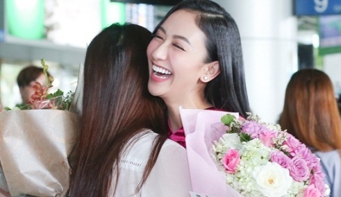 Ha Thu rang ro tro ve nuoc du truot top 8 Hoa hau Trai dat 2017 hinh anh