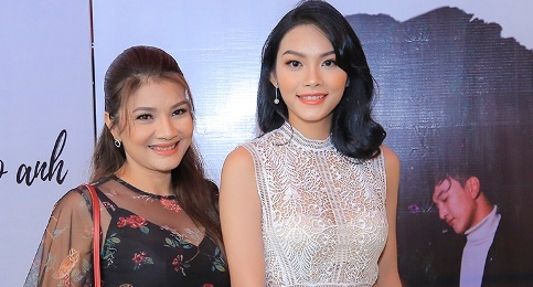 Kieu Trinh dau long khi con gai phai quay 20 tieng giua troi lanh hinh anh