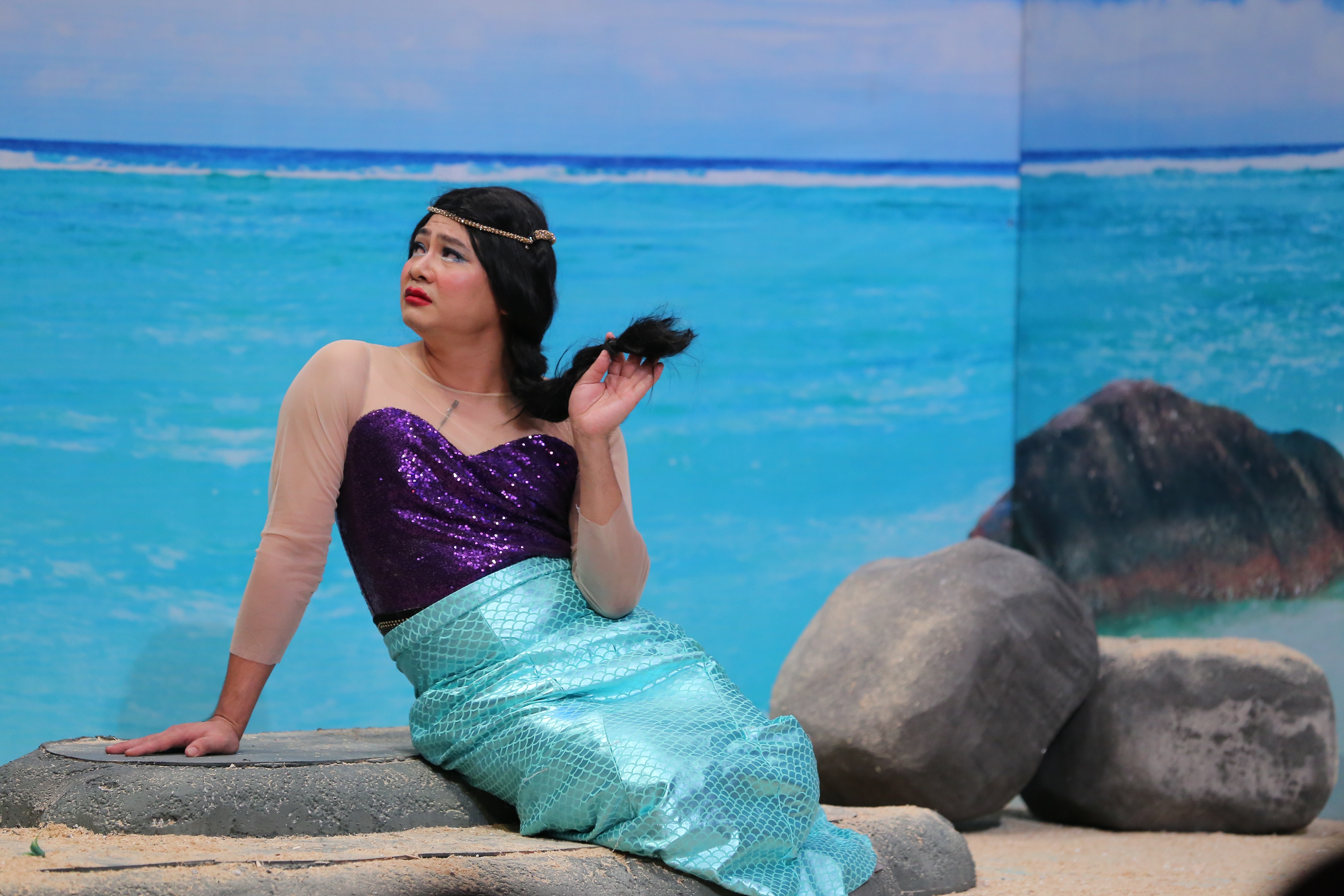 Dien vien Tu Long da kich cac cuoc thi Hoa hau anh 1