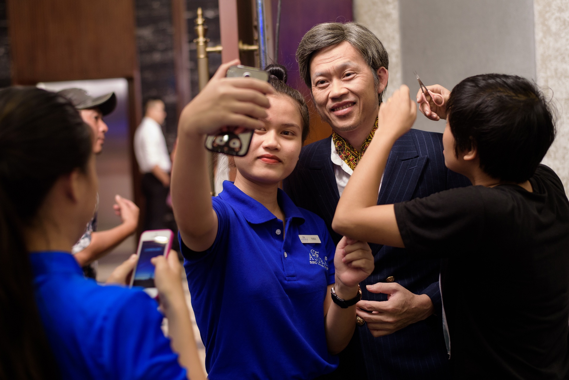 Một ngày của Hoài Linh trên phim trường ảnh 9 Mot ngay cua Hoai Linh tren phim truong anh 9