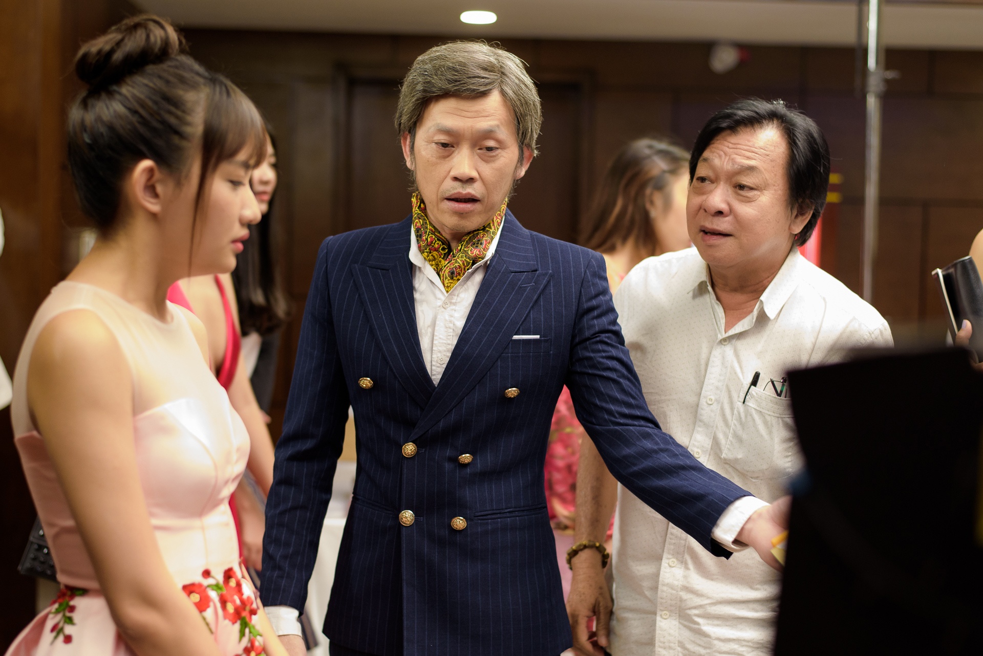 Một ngày của Hoài Linh trên phim trường ảnh 6 Mot ngay cua Hoai Linh tren phim truong anh 6