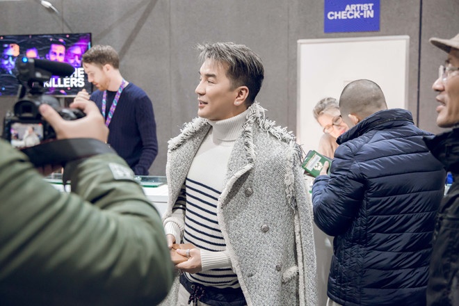 Dam Vinh Hung truot giai EMA 2017 anh 2