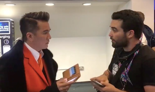 Dam Vinh Hung truot giai EMA 2017 anh 1